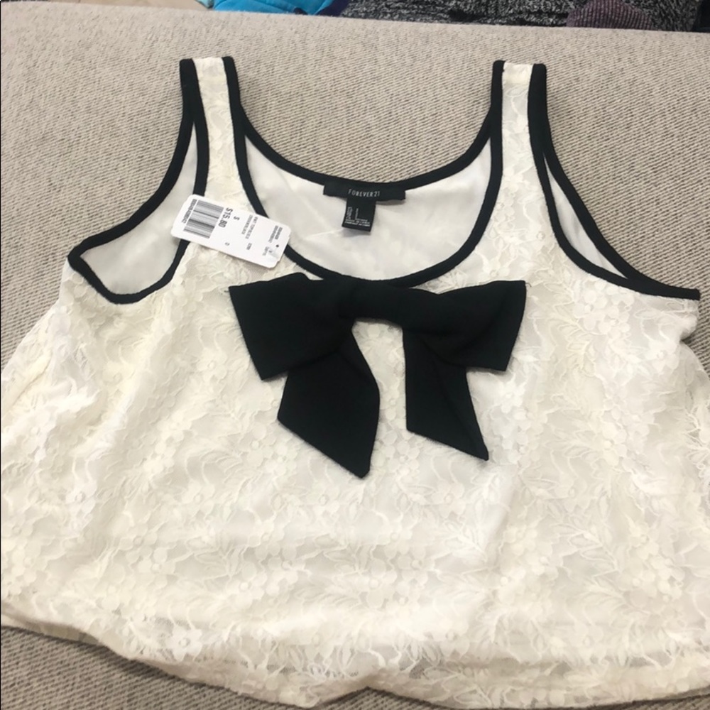 Bow tank top black and white NWT FOREVER 21